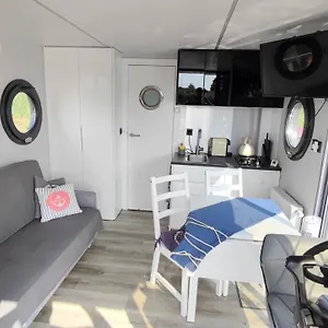 Houseboat Water Lady Apartament Plywajacy Dom Na Wodzie Lodz Uraz (Trzebnica)